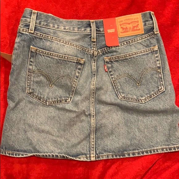 Levi’s Denim Skirt. - Picture 2 of 3